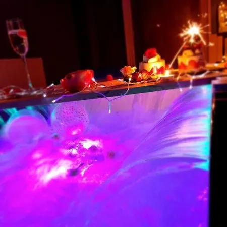 Royal Room Jacuzzi Haut De Gamme Centre Ville Mulhouse Exterior photo